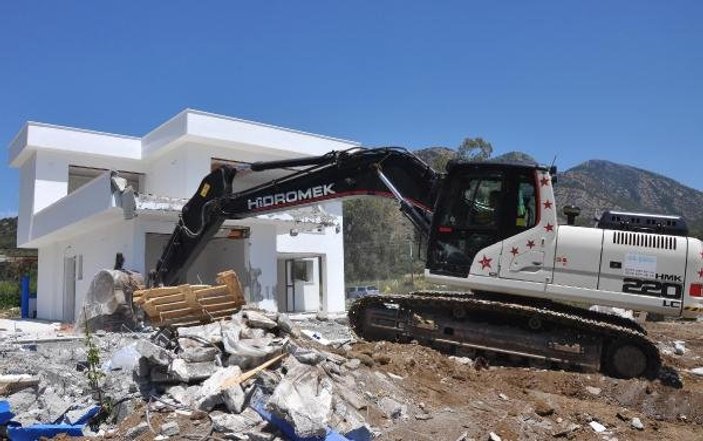 Datça'da sit alanındaki kaçak inşaat yıkıldı