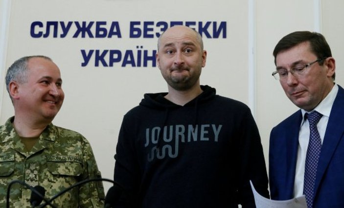 Rus gazeteci Babchenko'nun arkadaşlarından sevinç gözyaşı
