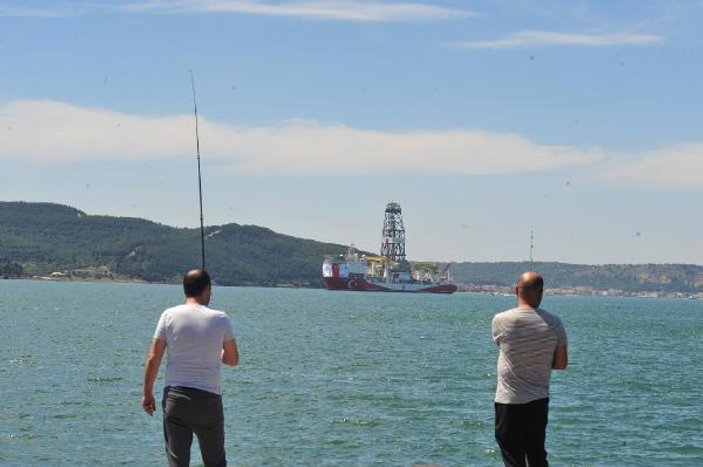 Sondaj gemisi 'Fatih' Çanakkale Boğazı'ndan geçti