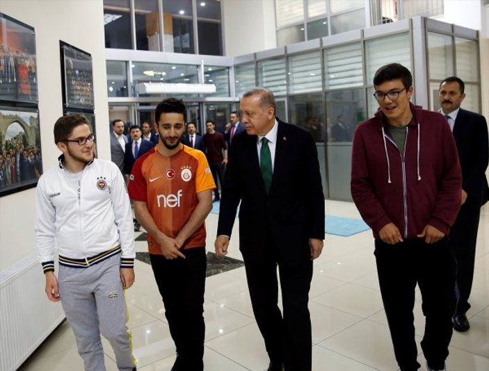 Erdoğan sahurda öğrencilere misafir oldu