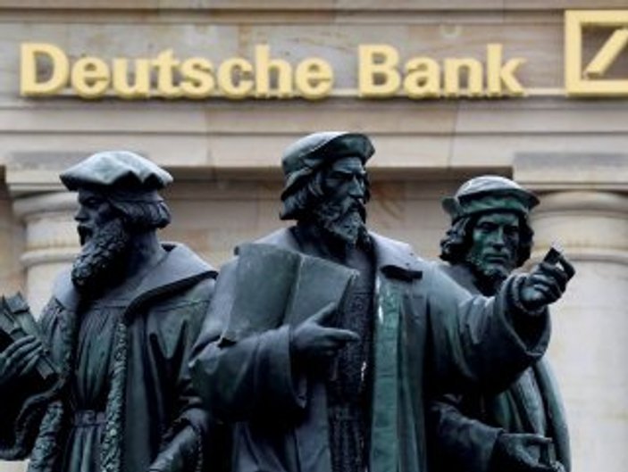 Amerikalılar Deutsche Bank'ın notunu düşürdü