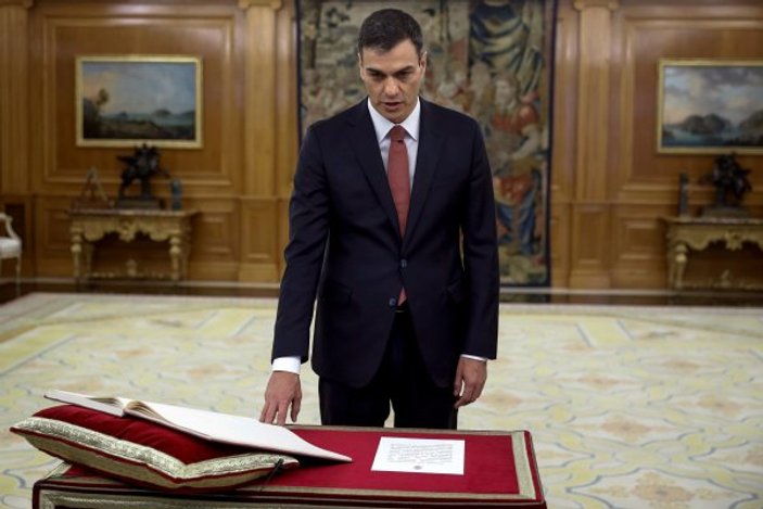 İspanya'nın yeni başbakanı Sanchez yemin etti