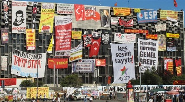 Gezi'de hakaret pankartları asılan AKM'nin son hali