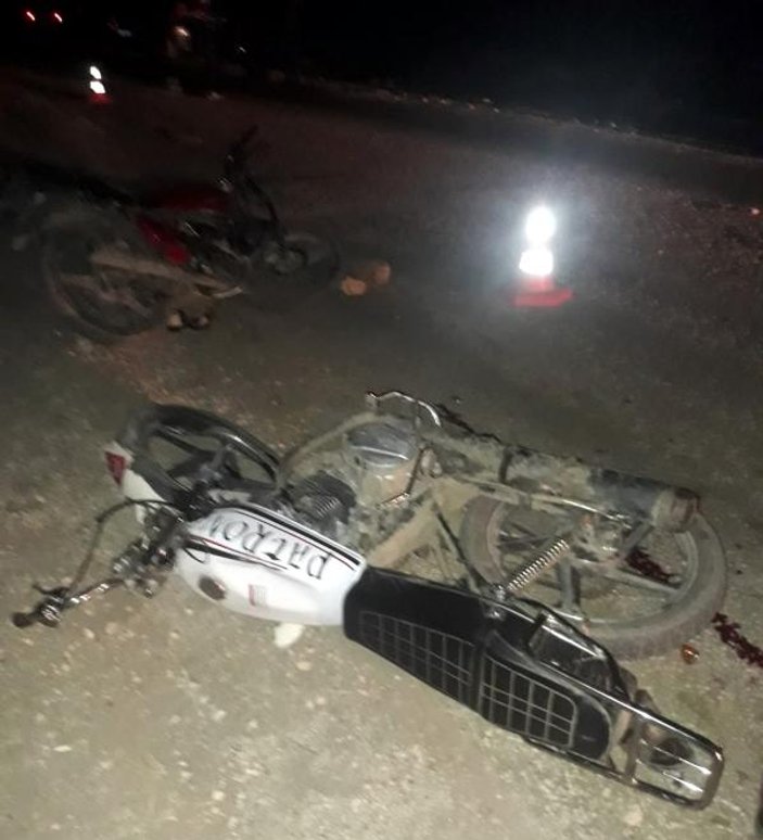 Burdur'da motosikletli iki genç, kafa kafaya çarpıştı