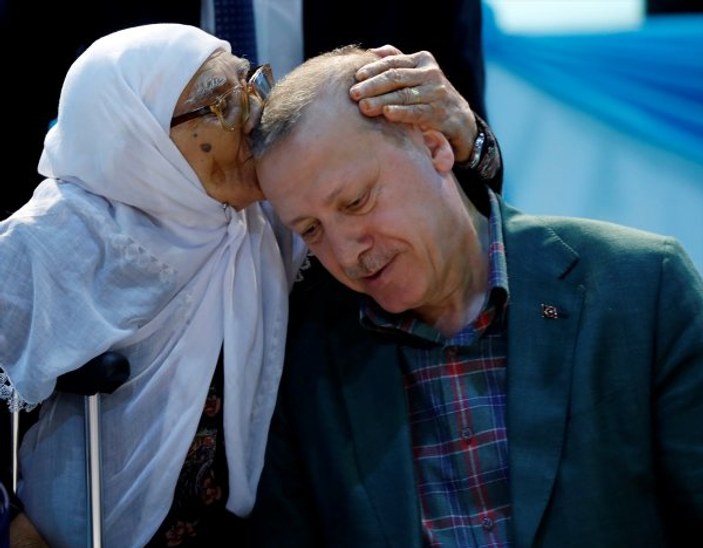 Diyarbakırlı yaşlı kadının Erdoğan sevgisi