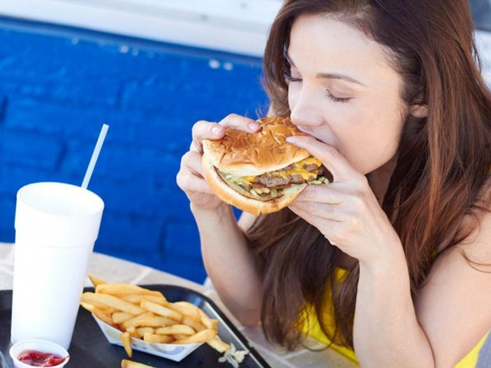 Fast- food yemek kadınların doğurganlığını etkiliyor