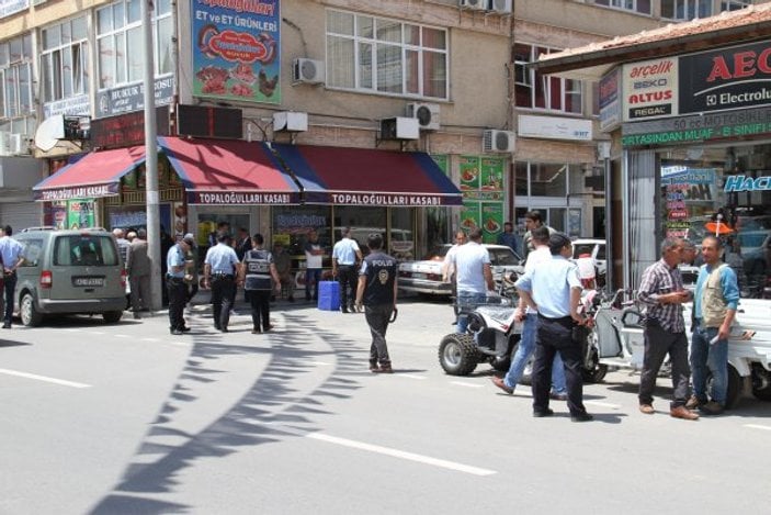 Şener Konya'da esnaf ziyaretine polislerle çıktı