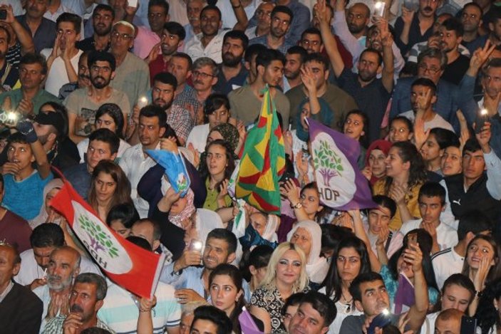 Batman'daki HDP mitinginde PKK paçavrası açıldı