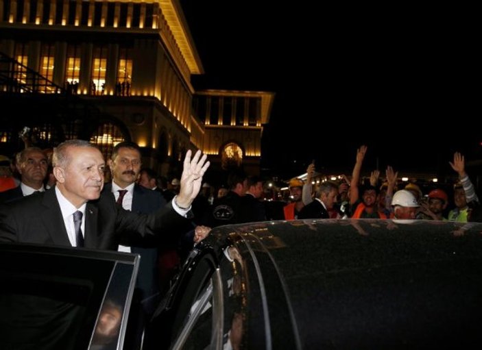 Cumhurbaşkanı Erdoğan, Külliye'deki işçilerle buluştu