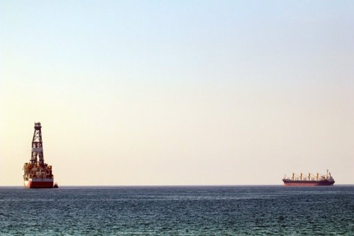 Fatih gemisi Antalya'ya demir attı