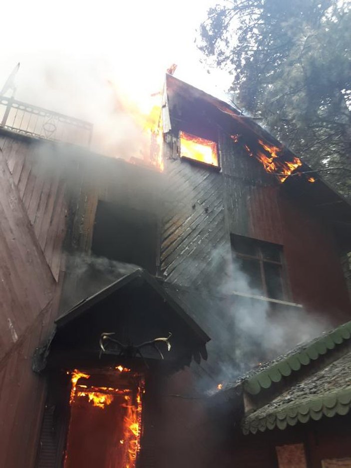 Kastamonu'daki Milli Park'ta boş otel yandı