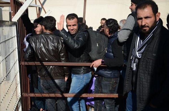 200 bin Suriyeli ülkesine döndü
