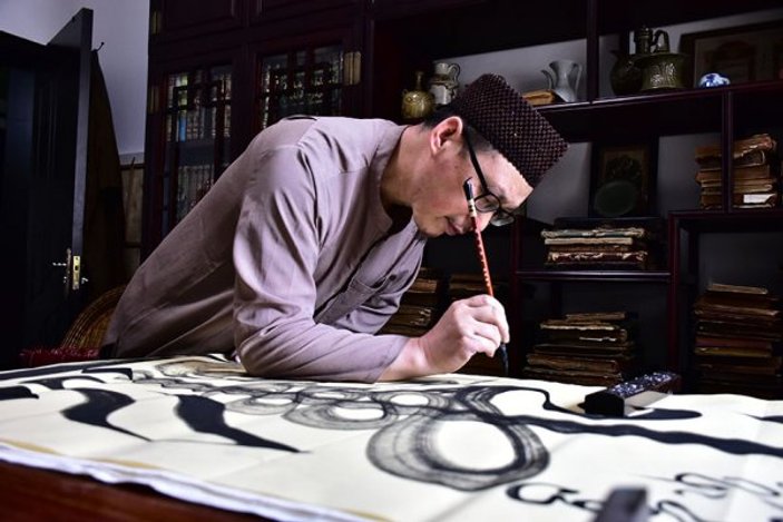 Çinli hattat yüzlerce yıllık sanatı yaşatıyor