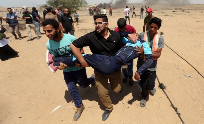 İsrail Gazze sınırında 100 Filistinliyi yaraladı
