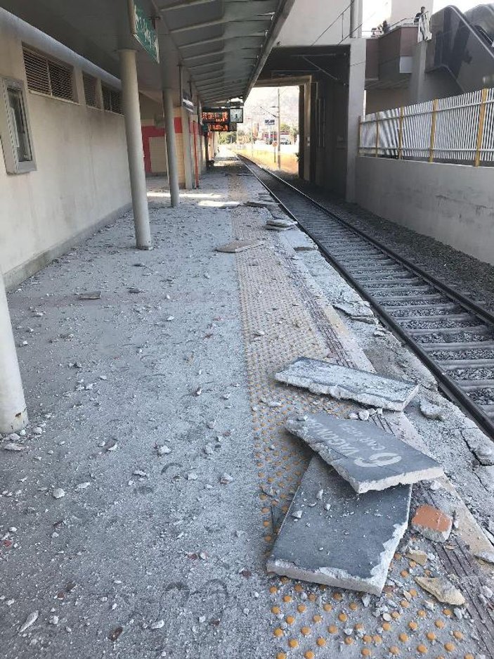 İzmir'de yolcu treninde merdiven açık unutuldu: 1 yaralı