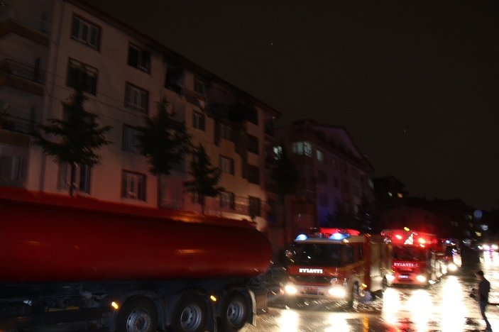 Ankara’da apartmanın dördüncü katına yıldırım düştü