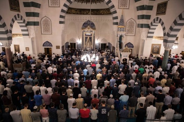 Amerikalı Müslümanlar Kadir Gecesi'nde camilere akın etti