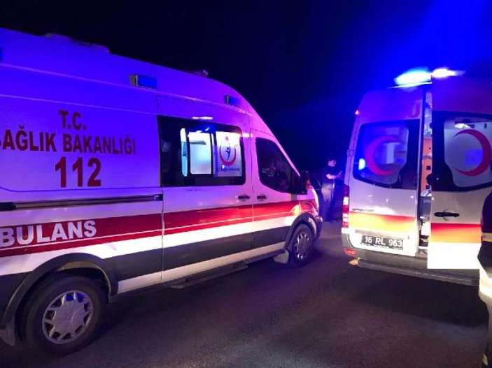 Bursa'da arıza yapan yolcu otobüsüne tır çarptı: 2 ölü