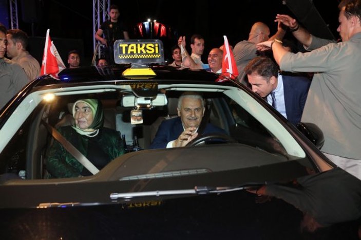Başbakan Yıldırım ve Başkan Uysal taksicilerle sahur sofrasında