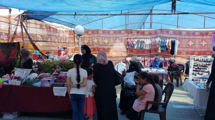 Gazzeli kadınlar el emeklerini sergiledi