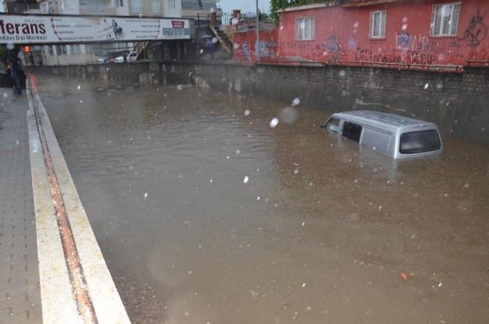Aydın'daki sağanak yağış hayatı olumsuz etkiledi