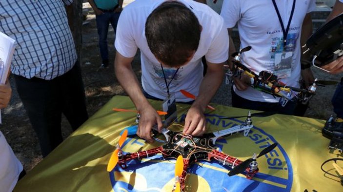 Öğrenciler kendi drone'larını uçurdu