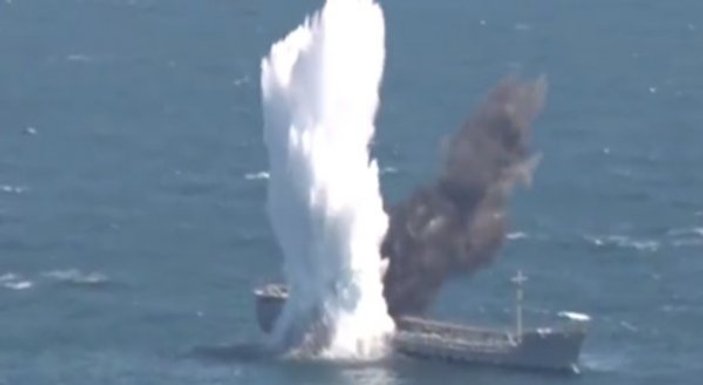 Karadeniz'de torpido atışıyla gemi batırıldı