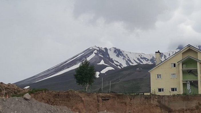 Erciyes'e kar yağdı