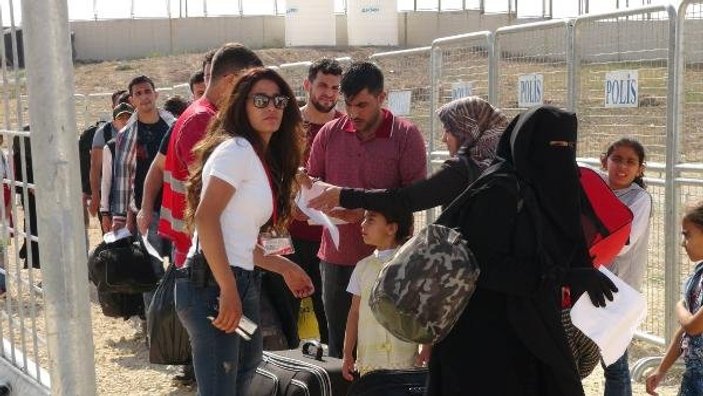 Suriyeliler ülkelerine dönüyor