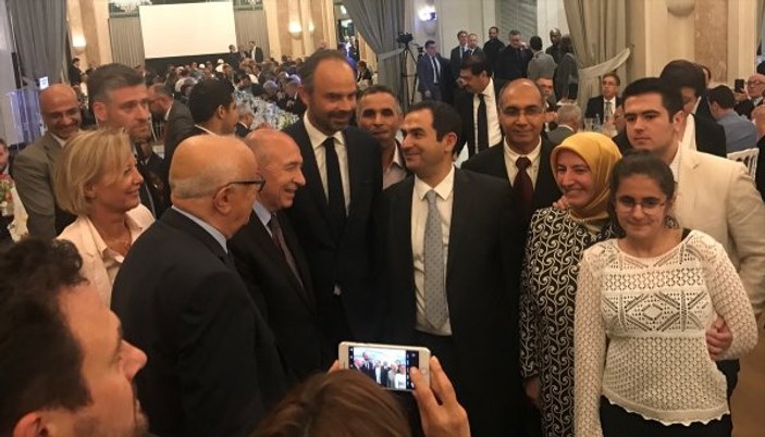 Fransa Başbakanı İslam Konseyi'nin iftarında