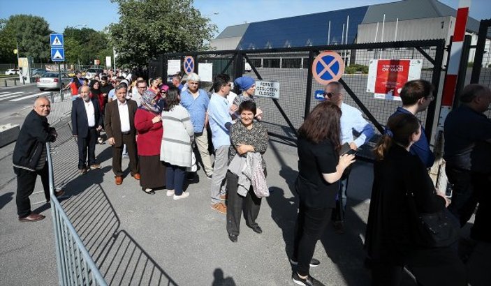 Belçika ve Hollanda'da Türklerin oy kullanma heyecanı