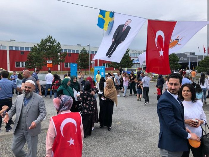 İsveç'te Türk vatandaşlarının demokrasi şöleni