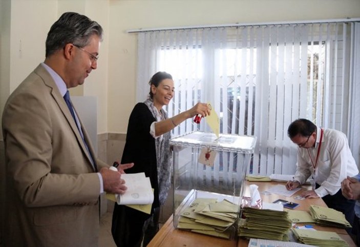 Yurtdışı Türkler oy vermeye devam ediyor