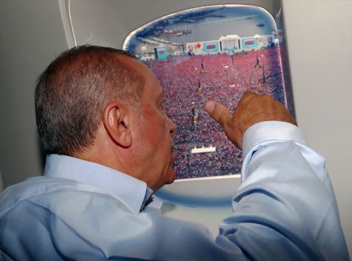 Erdoğan dev kalabalığı helikopterden gördü