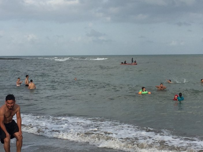 Adana'da denizde kayıp çocuk arandı