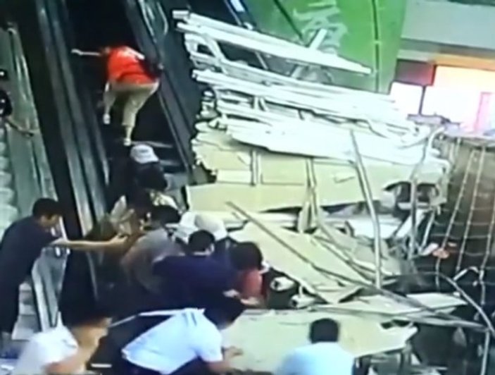 Çin'de metroda çatı kazası