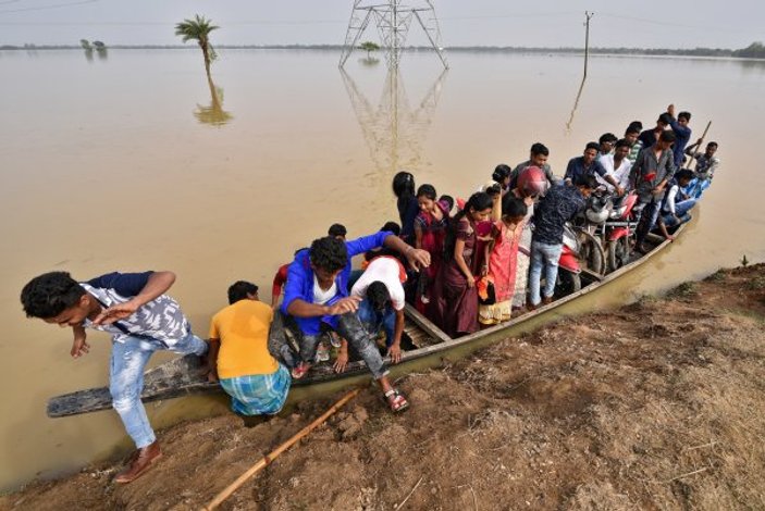 Hindistan'da sel felaketi: 17 ölü