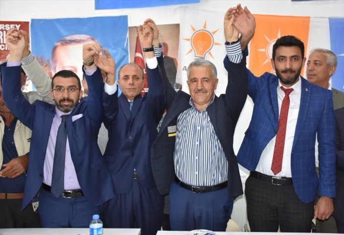 Saadet Partisi'nde 24 kişi istifa etti