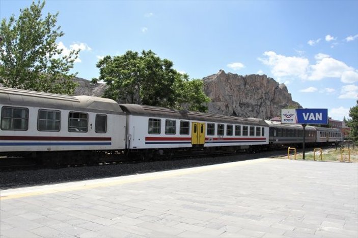 Tebriz-Van tren seferleri 3 yıl sonra yeniden başladı