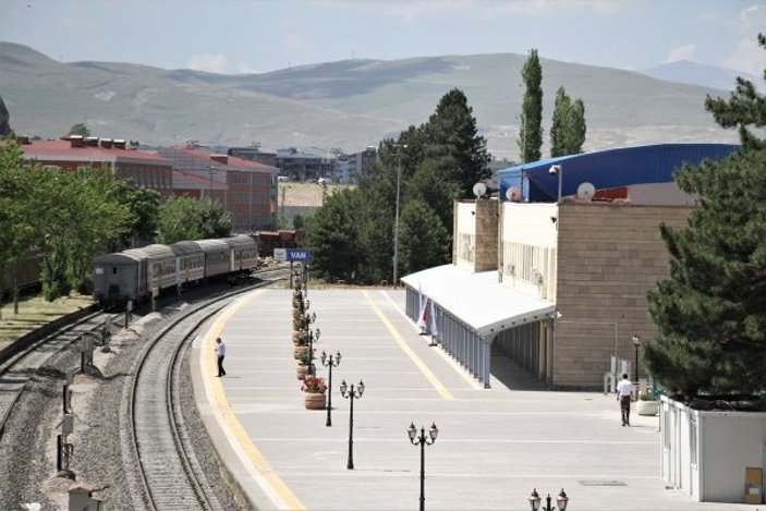 Tebriz-Van tren seferleri 3 yıl sonra yeniden başladı