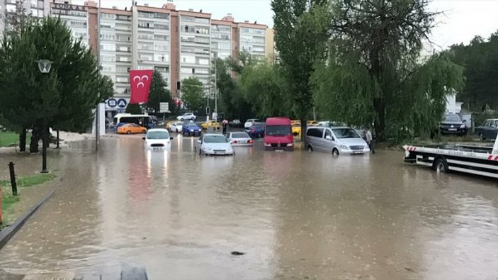 Meteoroloji uyardı, Ankara'da yollar göle döndü