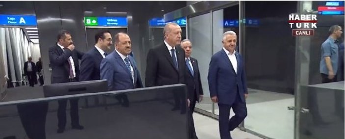 Cumhurbaşkanı, İlker Aycı'yla birlikte havalimanını gezdi
