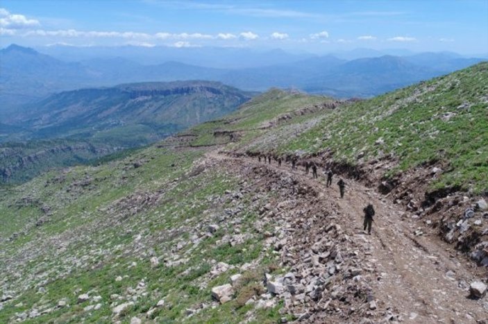 TSK İran sınırında PKK'nın önünü kesiyor