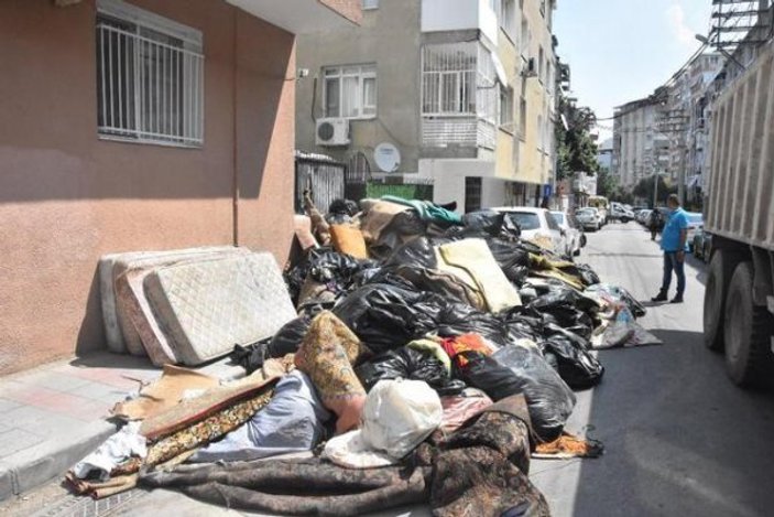 İzmir'de çöp evden 28 ton atık çıktı