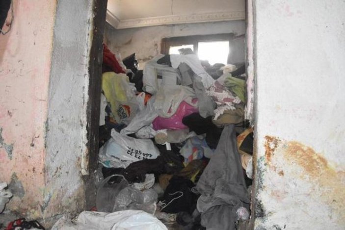 İzmir'de çöp evden 28 ton atık çıktı