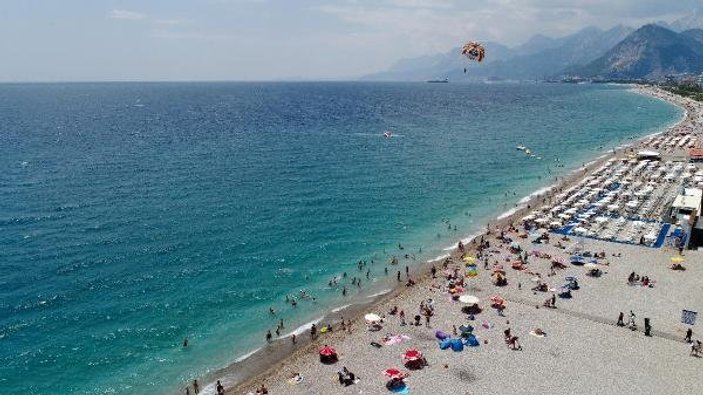 Antalya'da sahiller dolu
