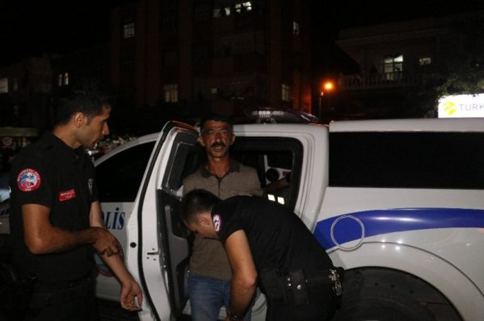 Adana'da polisten kaçan araçtan 4 kilo esrar çıktı
