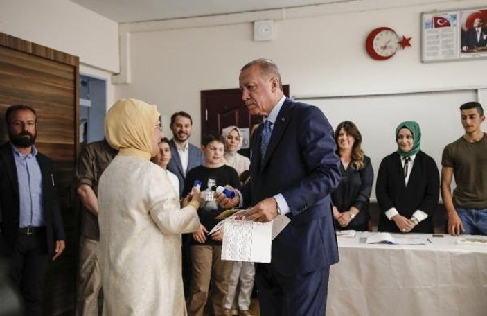 Cumhurbaşkanı Erdoğan oy kullandığı sandıktan birinci çıktı