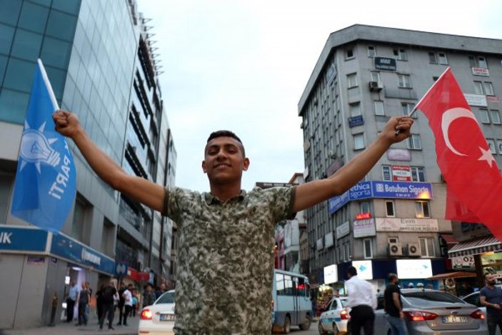 Zonguldak’ta AK Partililer sokaklara akın etti