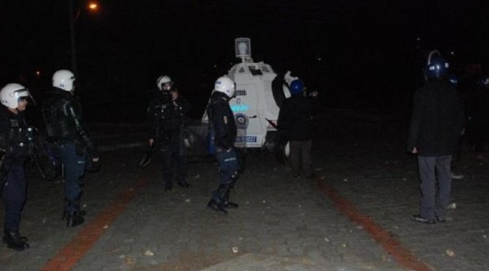 HDP'lilerin kutlamasında polise taş atanlara müdahale
